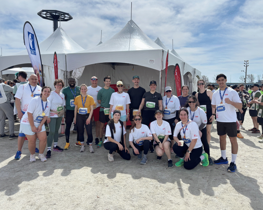 Le Groupe Maurice sur la ligne de départ de Courons MTL 2026 - Le Groupe Maurice - Résidences pour personnes âgées