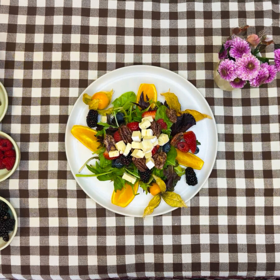Recette de la salade Margo aux fruits et pacanes - Le Choix Du Chef - Le Groupe Maurice - Résidences pour personnes âgées